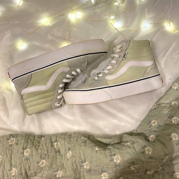 They are a beautiful mint green. They have a little bit of a platform. - Picture 3 of 3